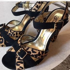 Beverly Feldman shoes size 7.5 genuine leather, Cow Fur, Animal Print.